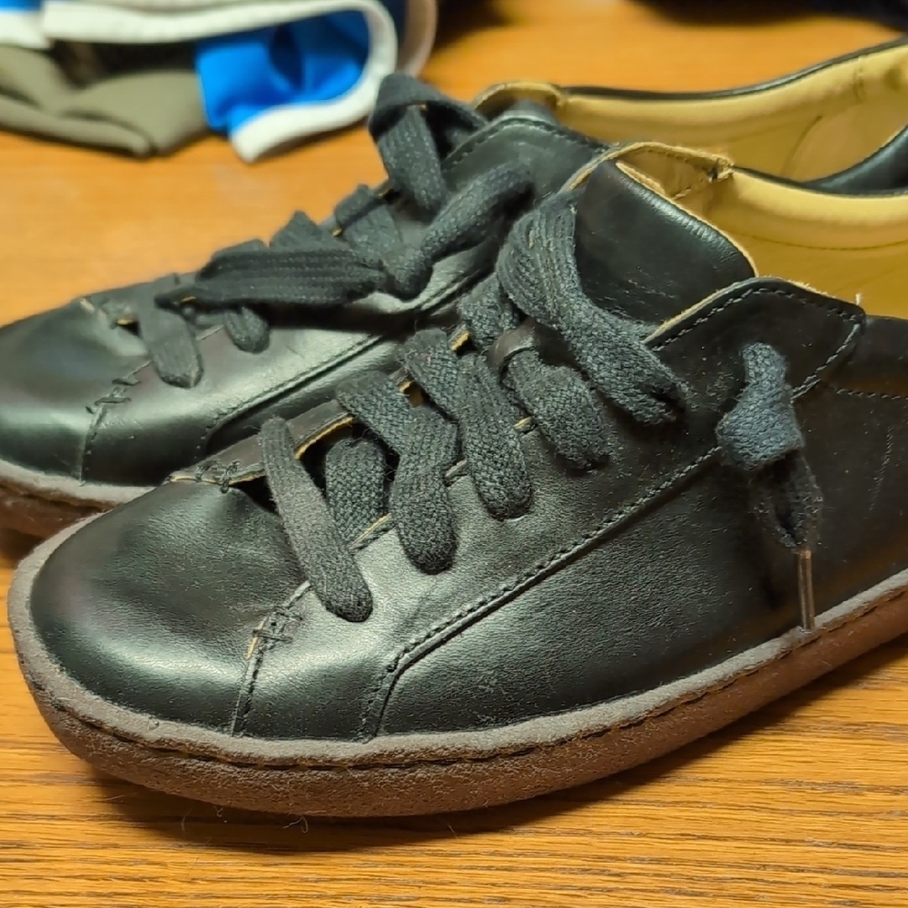 Clarks Originals Black Leather Lace-Up Sneakers *Rare* - Picture 2 of 10